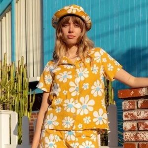 NWOT Big Bud Press Mustard Daisy Pantry Button Up